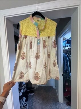 Women’s Sleeveless Printed Peasant Blouse in Yellow and Cream